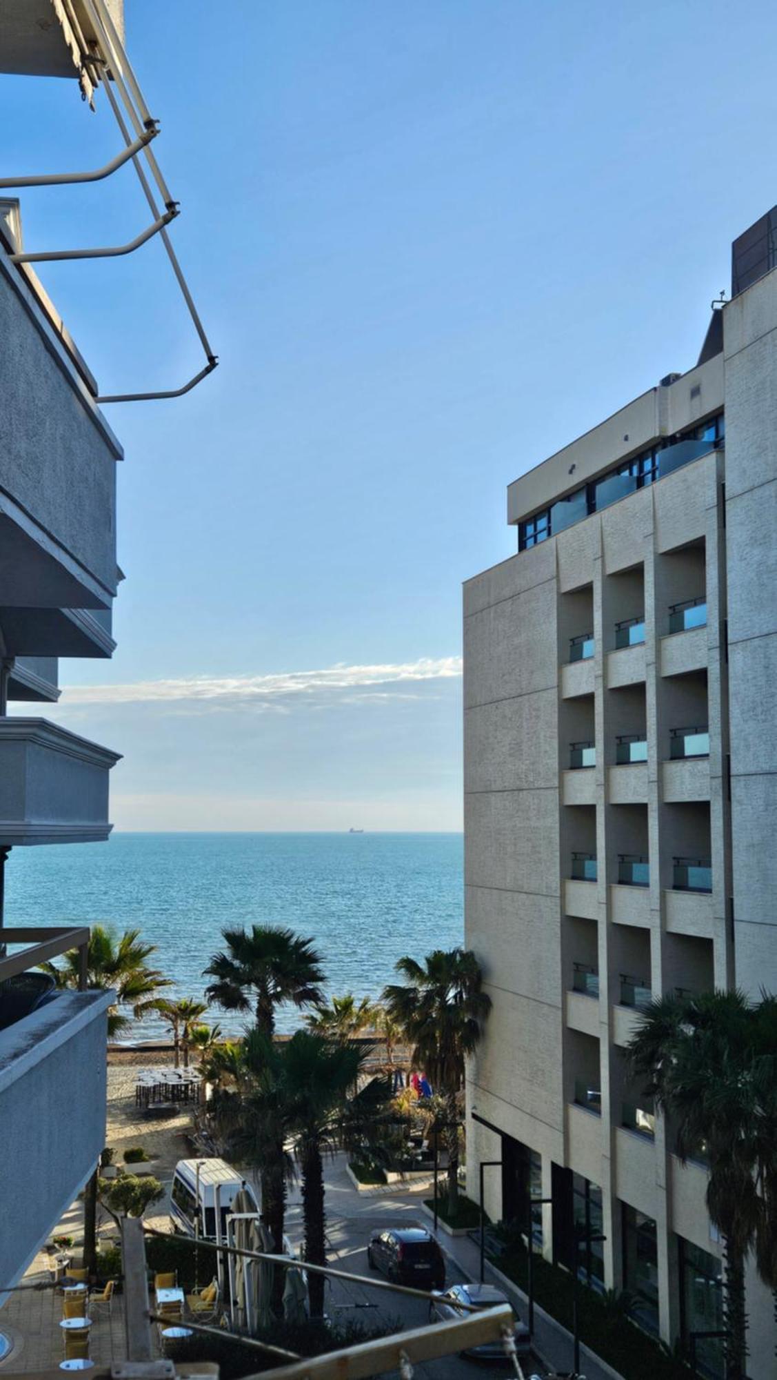 Sea View Apartament. Luxury Area In Durres Beach. Apartment Екстериор снимка