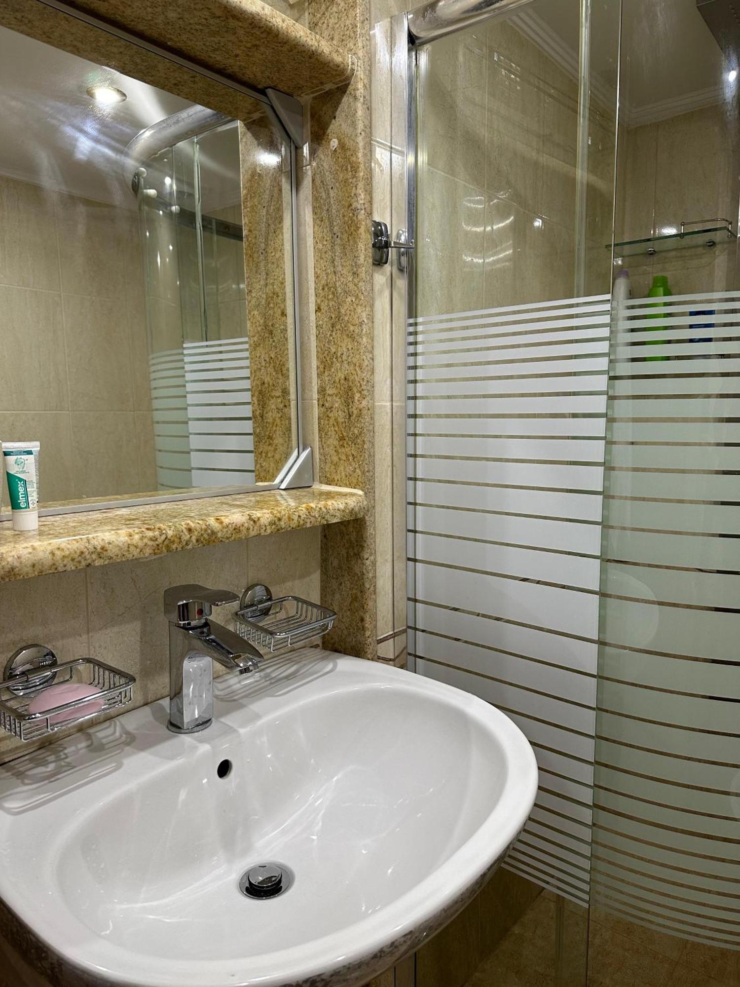 Sea View Apartament. Luxury Area In Durres Beach. Apartment Екстериор снимка